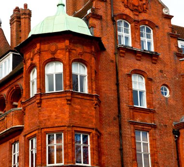 Avrupa penceresinde Londra eski kırmızı tuğla duvar ve tarihi 