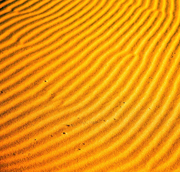 Африка коричневая песчаная дюна в пустыне Сахара Марокко — стоковое фото