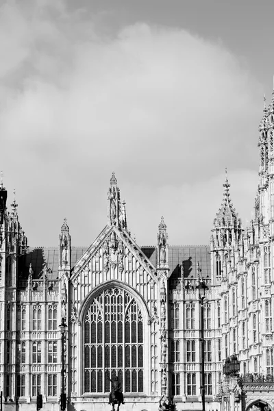 Em londres velho histórico parlamento vidro janela structur — Fotografia de Stock