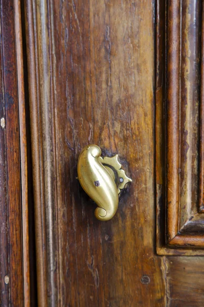 ประตูบ้านนามธรรมในคอลัมน์ลอมบาร์ดี้อิตาลี — ภาพถ่ายสต็อก