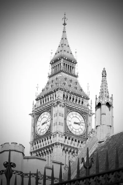 London big ben and construction england aged — стоковое фото