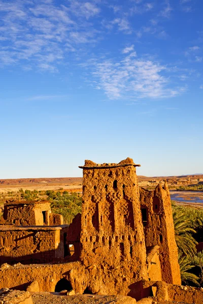 En la vieja contrucción y pueblo histórico — Foto de Stock