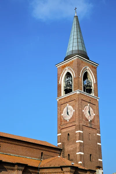 在意大利的墙和教堂的塔钟老的瓦 borghi — 图库照片