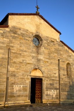  İtalya lombardy brebbia eski kilise kapalı  