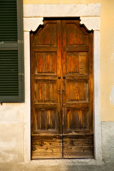 İtalya lombardy brebbia kapalı tuğla adım w — Stok fotoğraf