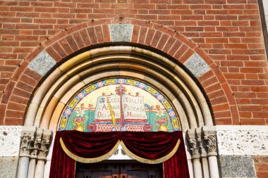  İtalya kilise kapısına lombardy kırmızı kadife çadır