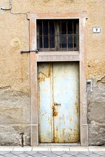 Lombardia porta marrom no milano fechado tijolo terra — Fotografia de Stock