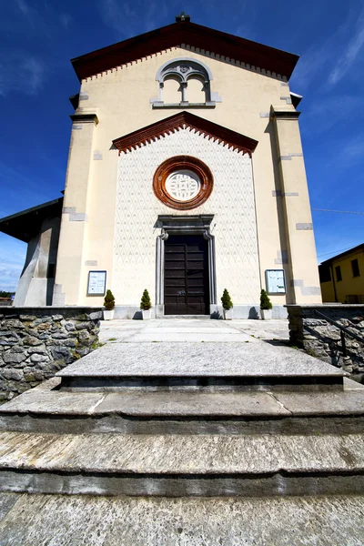 Lombardy в старой церкви crugnola — стоковое фото
