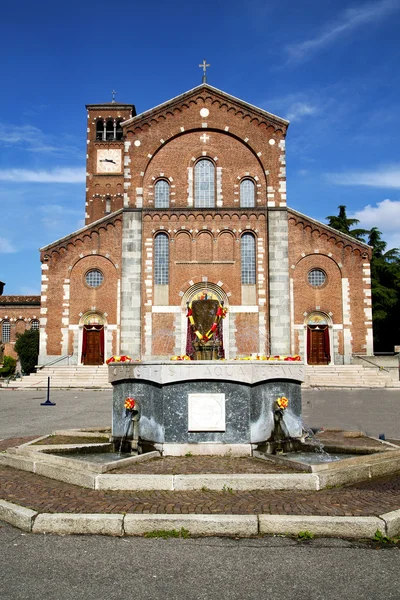 W Legnano stary kościół zamknięty Cegła wieża chodniku ITAL — Zdjęcie stockowe