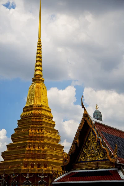 Tailandia en cielo de lluvia y colores religión mosaico —  Fotos de Stock