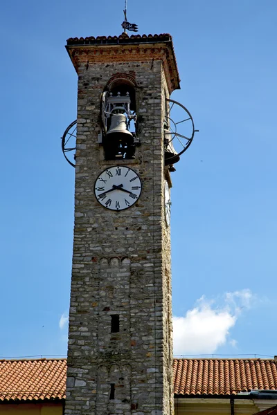 Giornata di sole milano vecchio astratto in italia tegola rossa — Foto Stock