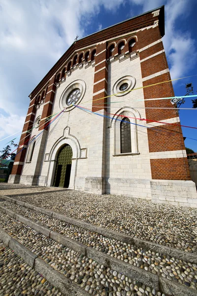 Kirche der Varano Borghi alter geschlossener Ziegelturm Bürgersteig — Stockfoto