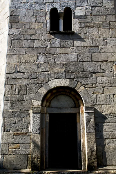 Itália lombardia no arsago igreja fechado tijolo reboque — Fotografia de Stock