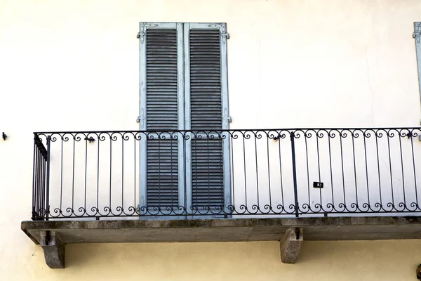 Terrasse lombarde dans la grille de Milan — Photo