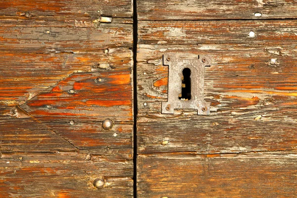 Astratto casa porta in italia lombardia rosso chiuso nai — Foto Stock