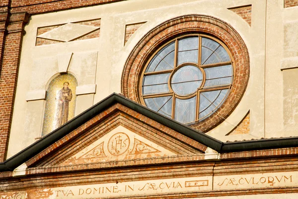 Rozen venster Italië Lombardije in de Parabiago oude tegel — Stockfoto