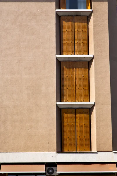 Orange europe  italy  lombardy       in  the milano   window — Stock Photo, Image