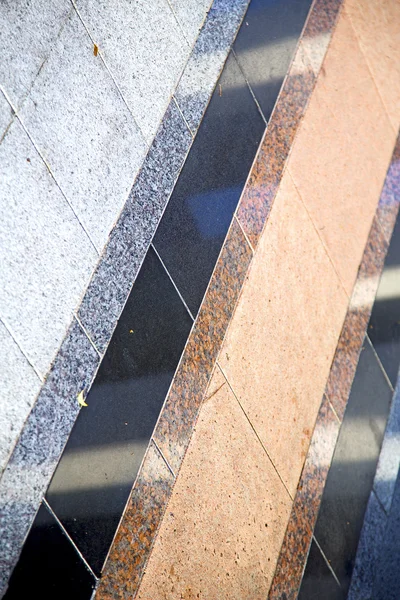 Αφηρημένη αντανακλαστικό πεζοδρόμιο, διασχίζουν πέτρα βήμα — Φωτογραφία Αρχείου