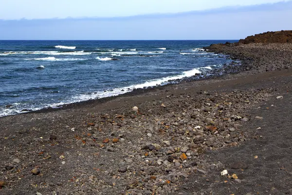 Біле узбережжя в Іспанії пляж кам'яна вода і літо — стокове фото