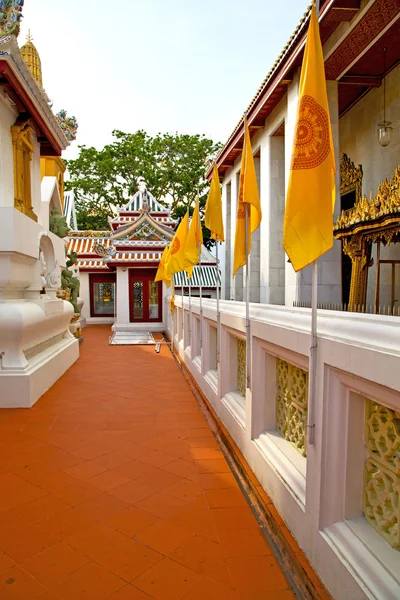 Gold    temple   in   bangkok  thailand incision flag — Stock Photo, Image