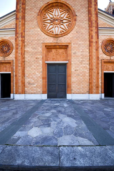 Church     the vergiate  closed brick tower   italy  lombardy — Stock Photo, Image