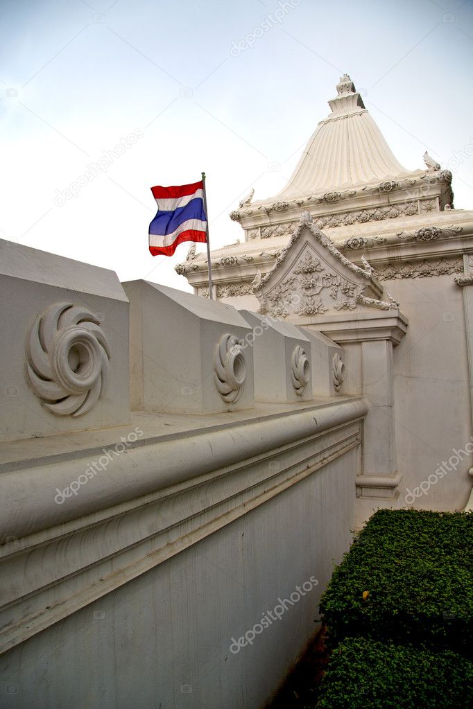  pavement gold    temple   in   bangkok  thailand incision flag