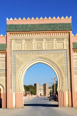 Fas arch Afrika mavi gökyüzü