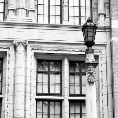 Londra 'daki eski Windon Duvarı tuğlayla ve camla kapladı 