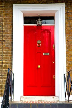   Londra alanında İngiltere'de eski antika duvar kapı 