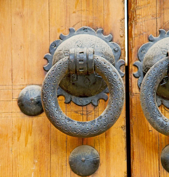 Rostbraunes Marokko in Afrika die alte Holzfassade zu Hause und — Stockfoto