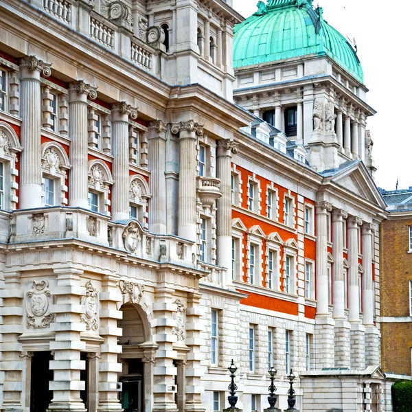Gammal konstruktion i england Europa London vägg antik och ljus — Stockfoto