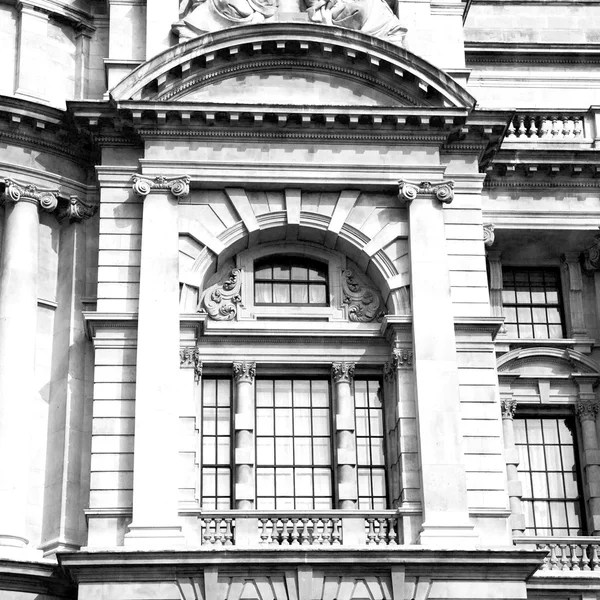 Exterior old architecture in england london europe wall and hist — Stock Photo, Image