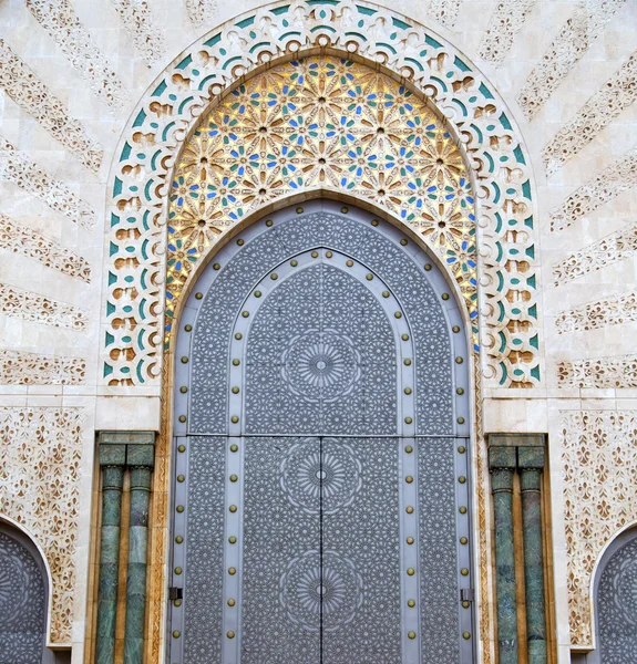 Historischer Marmor im antiken Gebäude Tür im marokkanischen Stil — Stockfoto