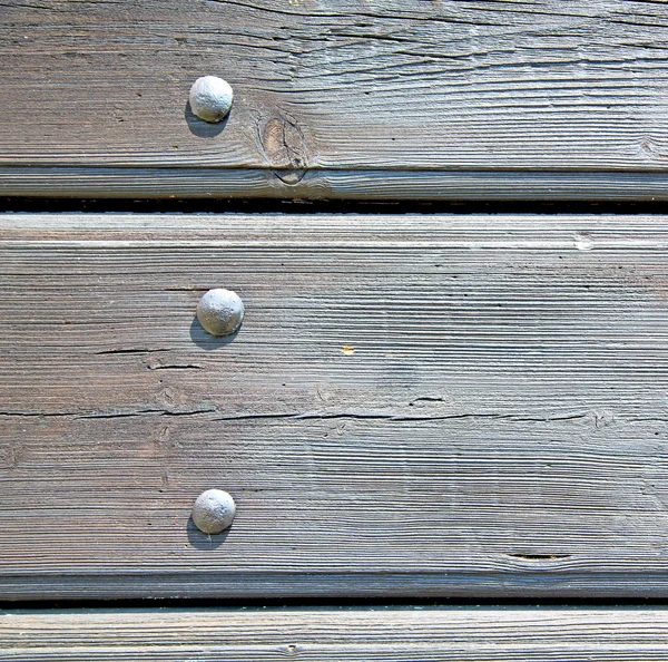 Abstraktní textura hnědé starožitné dřevěné staré dveře v Itálii e — Stock fotografie