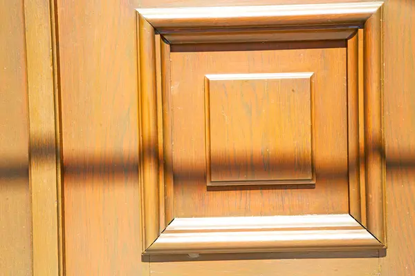 Avrupa'nın bir kahverengi kapı dokusuna — Stok fotoğraf