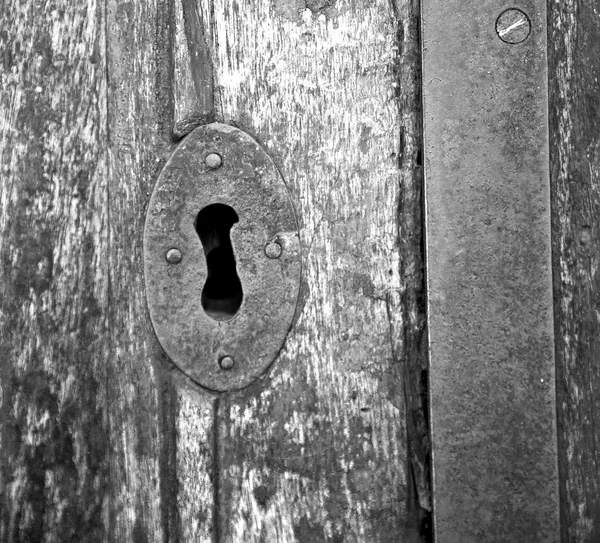 Porta tradicional em itália ancian madeira e tradicional t — Fotografia de Stock