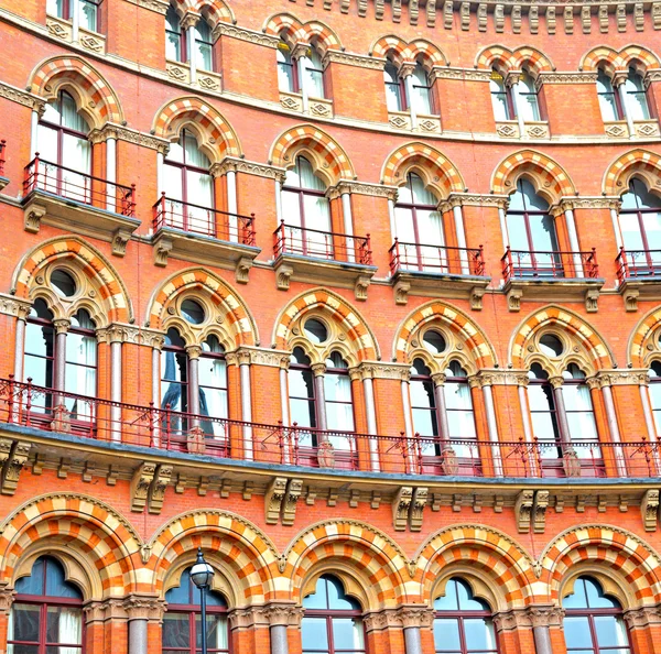 Ancienne architecture murale à Londres fenêtres et briques exteri — Photo