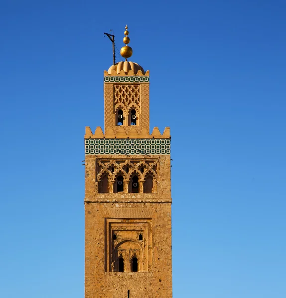 历史在摩洛哥非洲尖塔宗教和蓝蓝的天空 — 图库照片
