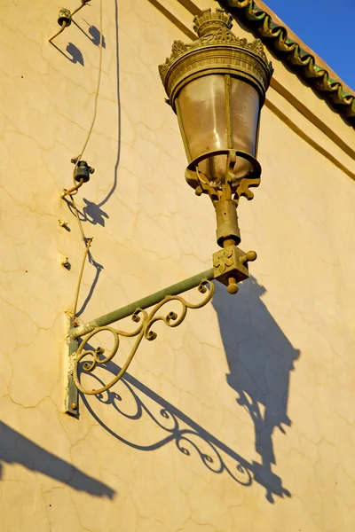 Pouliční lampa v Maroku Afrika starý rezavý — Stock fotografie