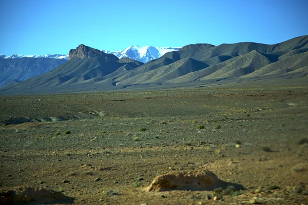Vale colina em áfrica morocco a neve — Fotografia de Stock