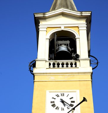 Cislago eski İtalya duvar ve kilise kule soyut 
