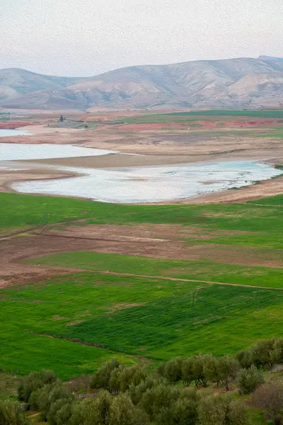 Rybník a jezero v zemi Maroko horské — Stock fotografie