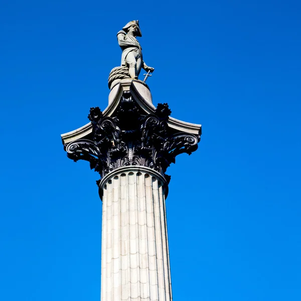 Kolumne in london england alte architektur und himmel — Stockfoto