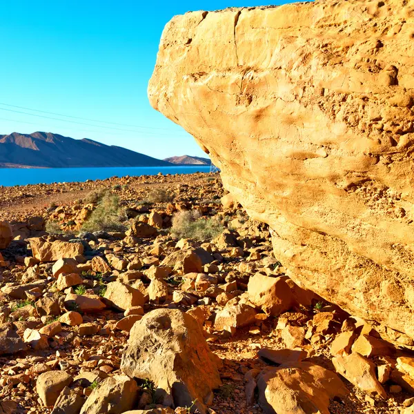 Lac dans la vallée marocaine afrique l'atlas montagne sèche utili — Photo