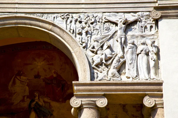 Wall milan  in italy old   doric jesus statue christ — Stock Photo, Image