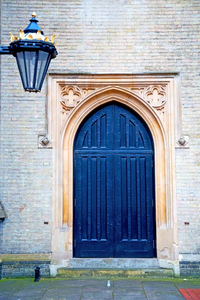 Londra eski kapı kahverengi ahşap Meclis'te — Stok fotoğraf