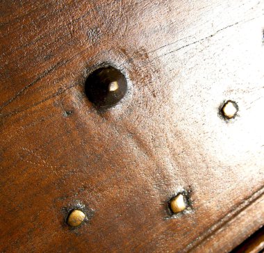  Mozzate içinde pirinç kahverengi tokmağı kapı çinilerini metal ahşap kapalı.