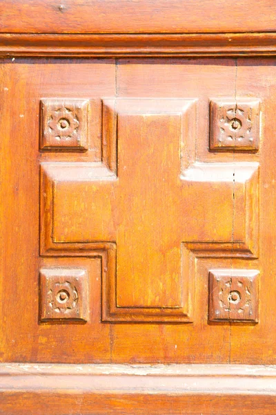 De uma porta velha marrom em italia europa — Fotografia de Stock