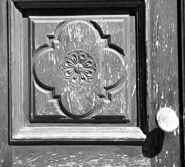 Ușă tradițională în lemn antic italic și tradițional t — Fotografie, imagine de stoc