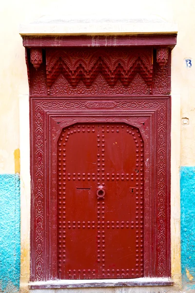 Idade em morocco e parede ornamentado marrom — Fotografia de Stock